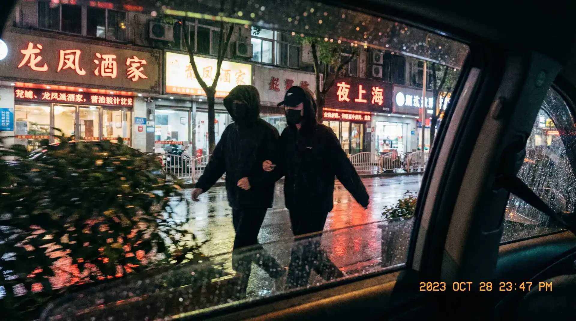 奇异果体育平台 - 顶流明星深夜密会现场抓拍照片